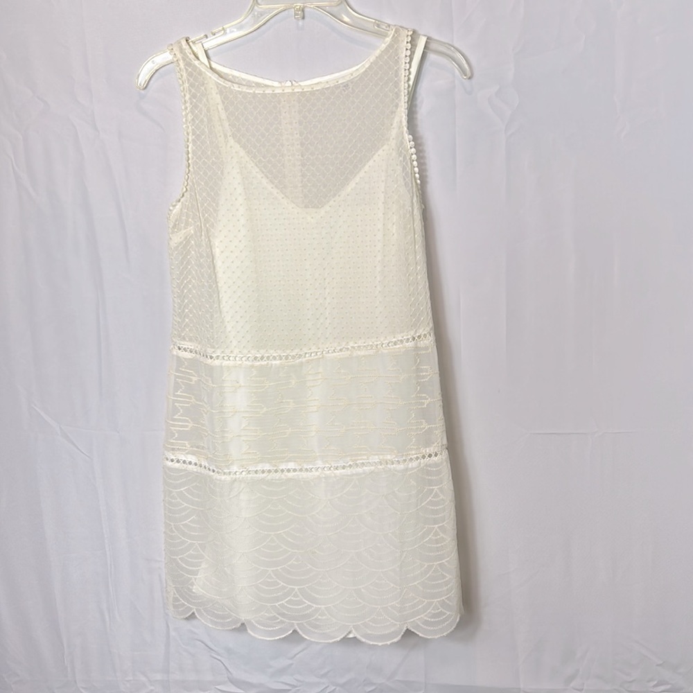 BB Dakota Size XS Crème Colored 2 Piece Dress Zippered Back Scallop hem